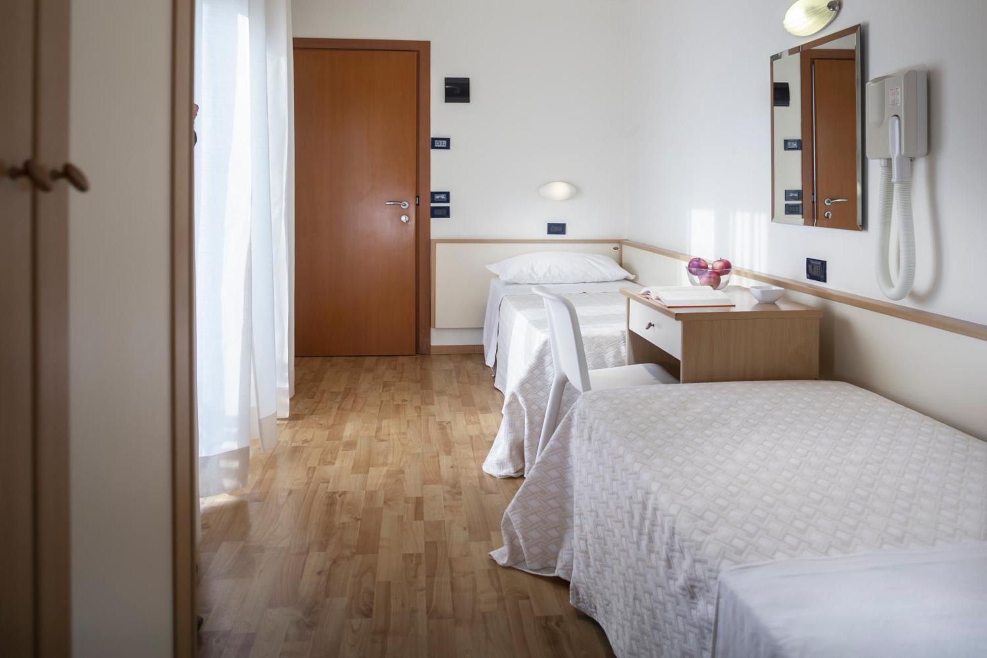Hotel Baltic リミニ エクステリア 写真