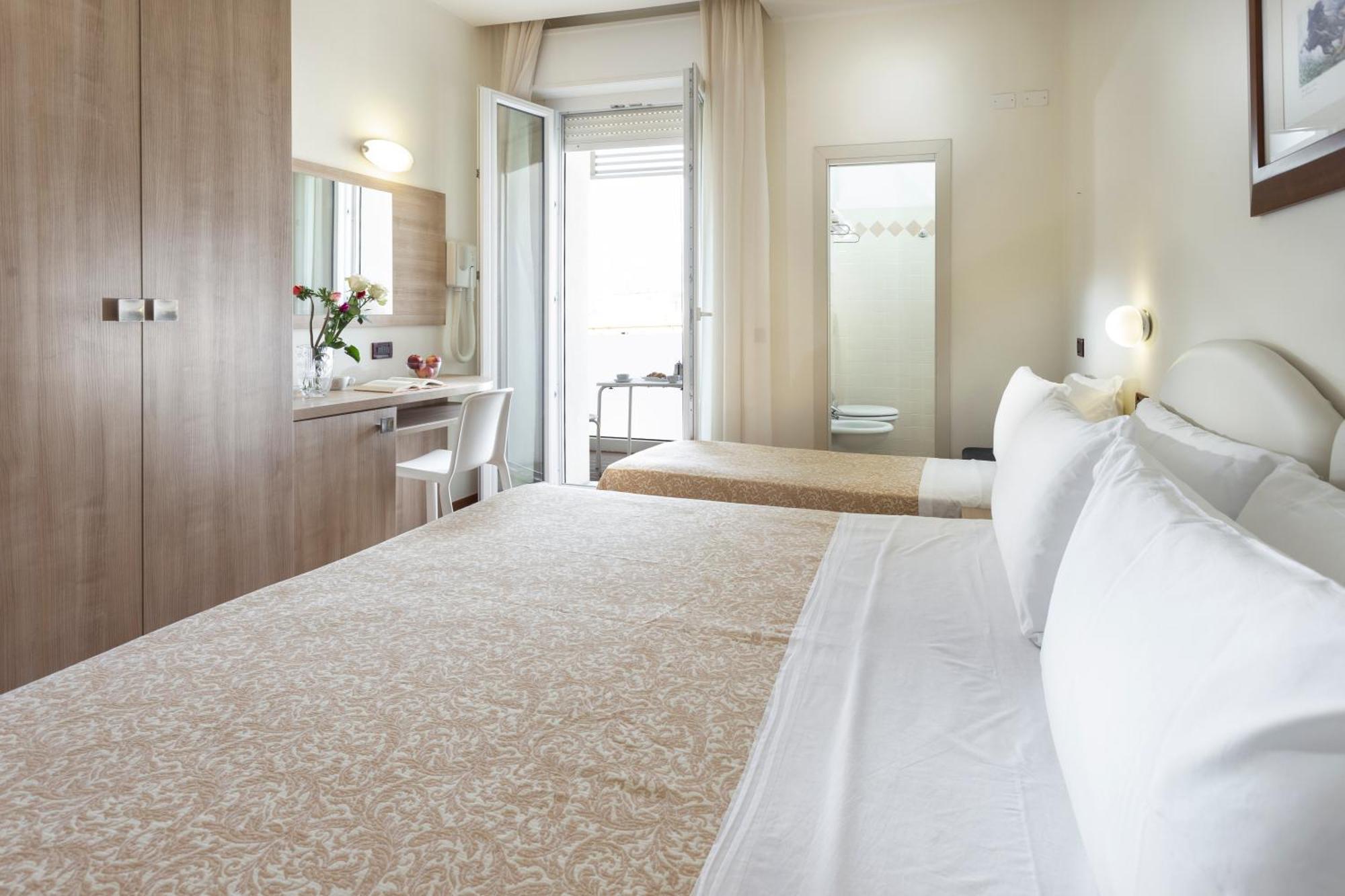 Hotel Baltic リミニ エクステリア 写真