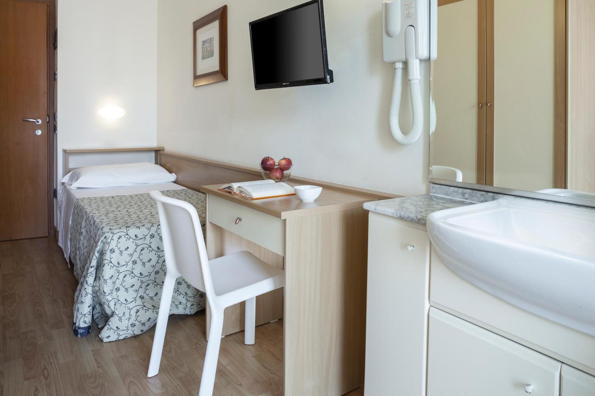 Hotel Baltic リミニ エクステリア 写真